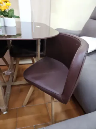 Mesa comedor y 4 sillas