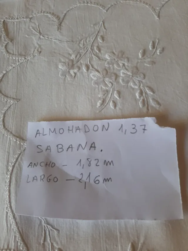 Juego de sábanas bordadas a mano