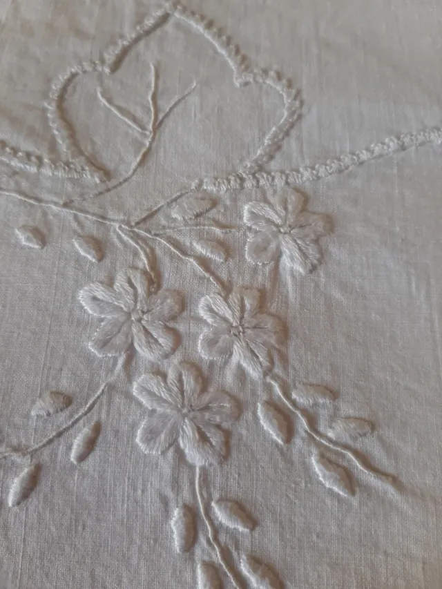 Juego de sábanas bordadas a mano
