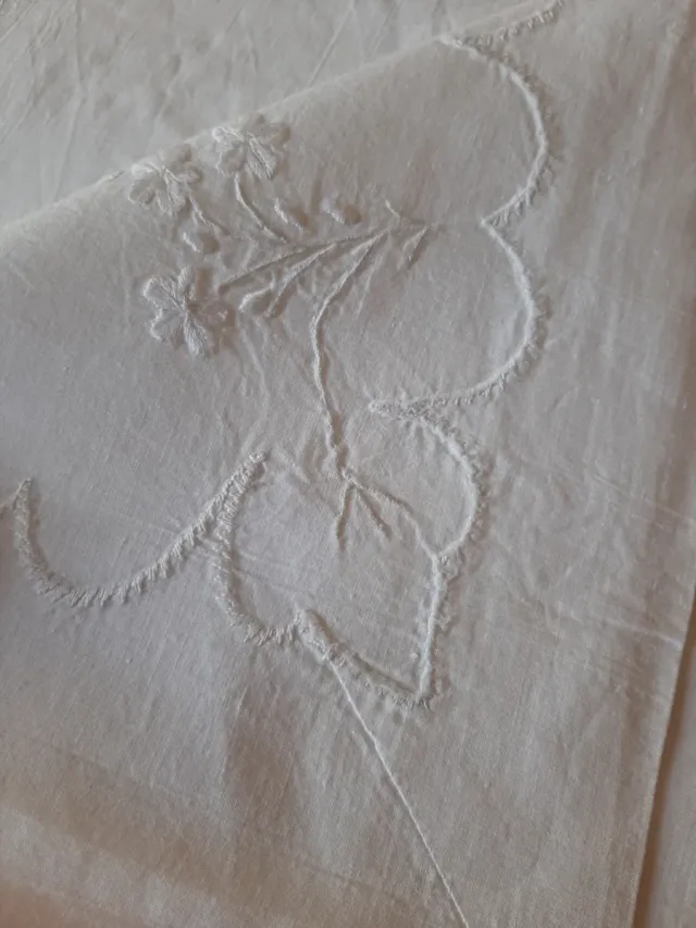 Juego de sábanas bordadas a mano