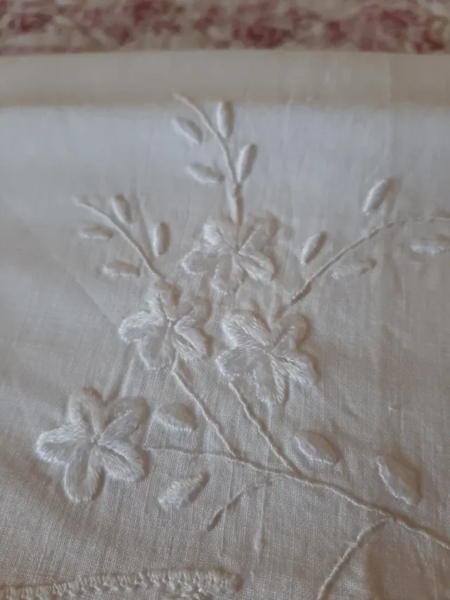 Juego de sábanas bordadas a mano