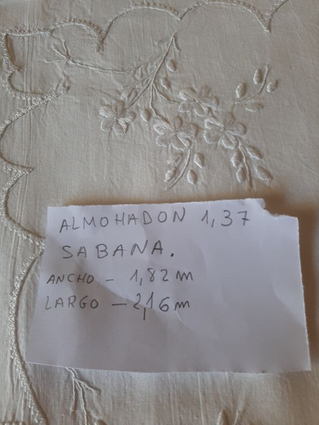 Juego de sábanas bordadas a mano