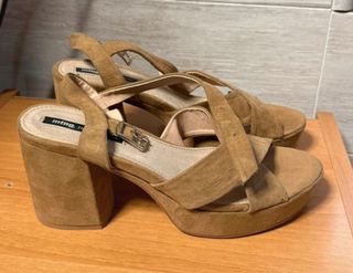 Sandalias MTNG tacón marrón