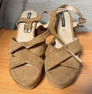 Sandalias MTNG tacón marrón