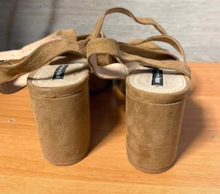 Sandalias MTNG tacón marrón