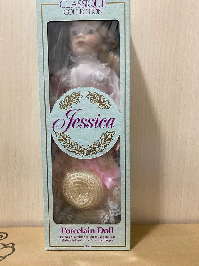 Muñeca de Porcelana Jessica Clásica