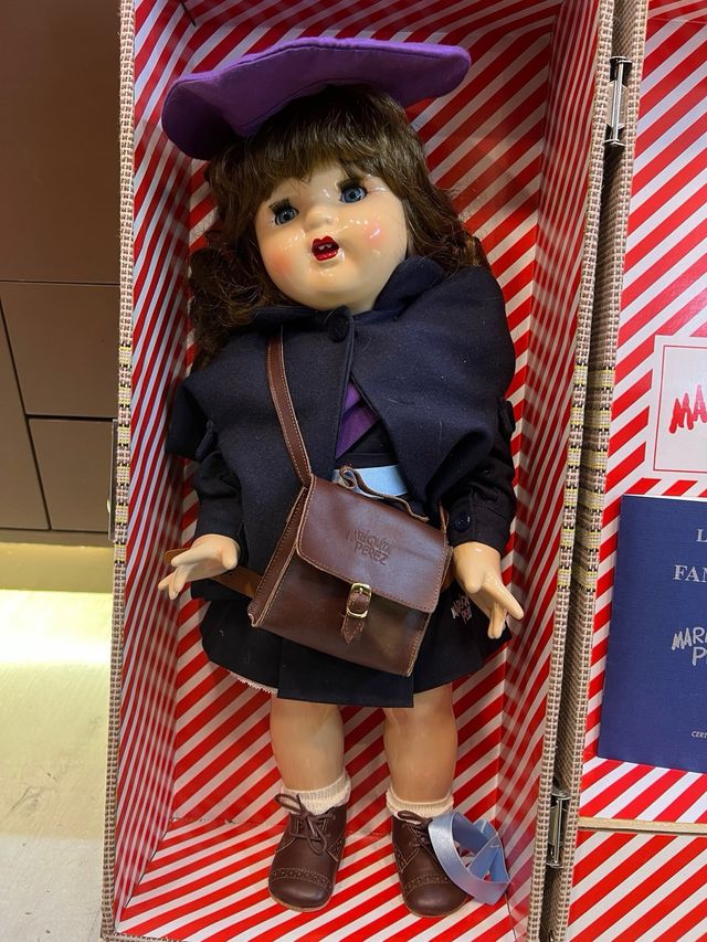 Muñeca Mariquita Pérez Maleta Libro Familia