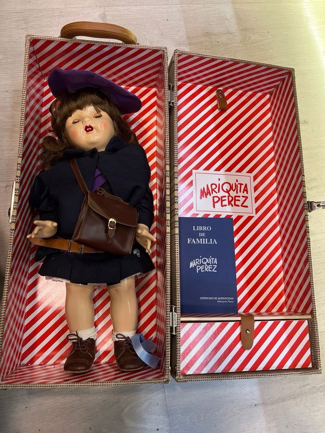 Muñeca Mariquita Pérez Maleta Libro Familia