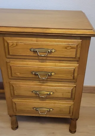 Escritorio de madera clásico con cajones, Calidad.