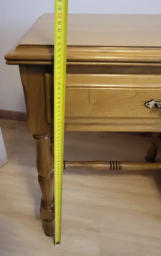 Escritorio de madera clásico con cajones, Calidad.