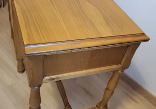 Escritorio de madera clásico con cajones, Calidad.