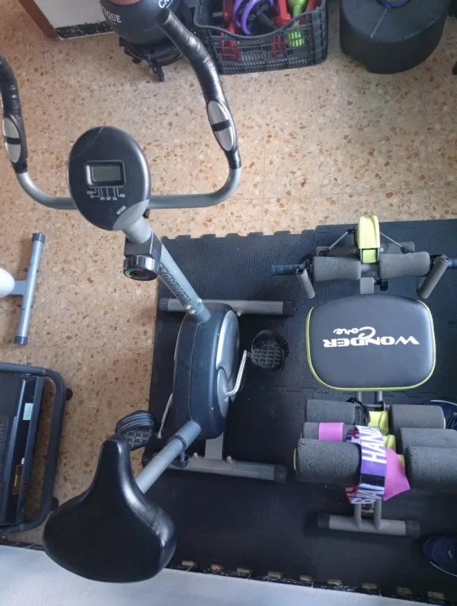 Bicicleta Estática y Banco de Abdominales