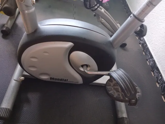 Bicicleta Estática y Banco de Abdominales