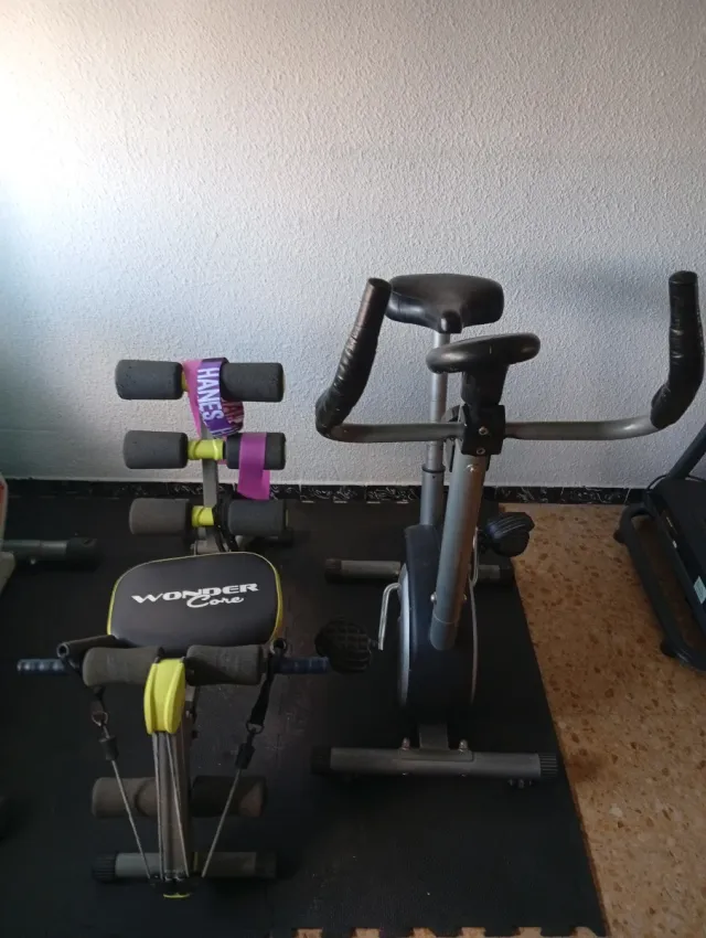 Bicicleta Estática y Banco de Abdominales