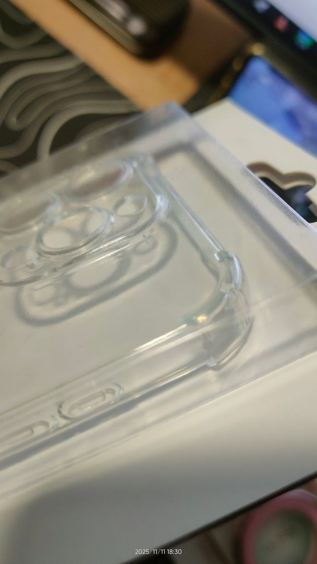 Funda iPhone 15 Pro con cordón negro