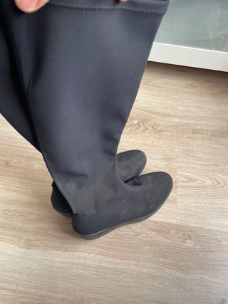 Botas altas negras con cuña y tela impermeable