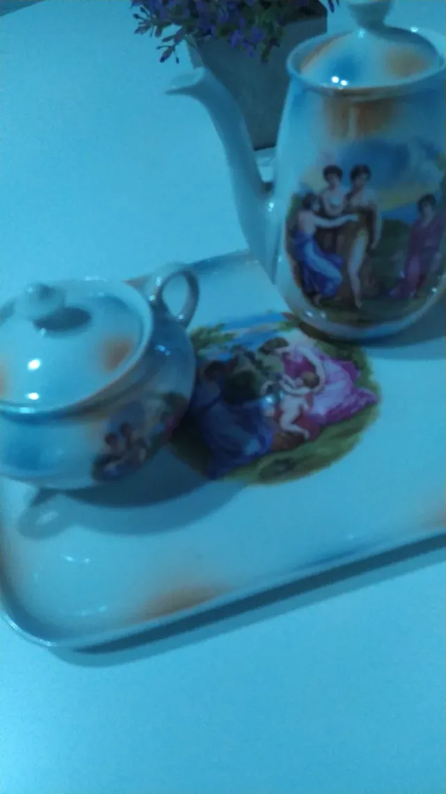 Lechera y azucarero antiguo con bandeja