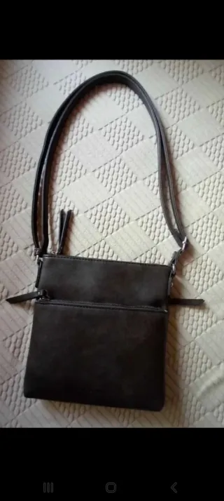 Mala tiracolo cinza escura