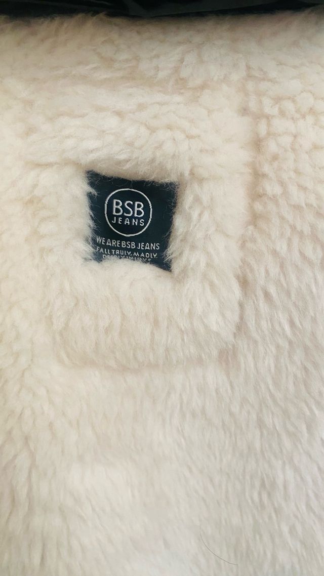 Parka acharolada y borreguito convertible