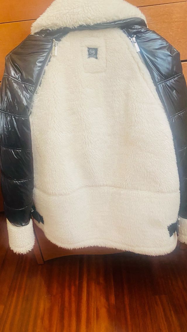 Parka acharolada y borreguito convertible