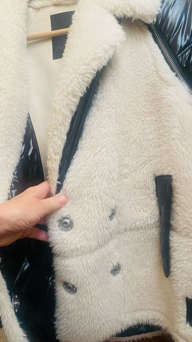 Parka acharolada y borreguito convertible