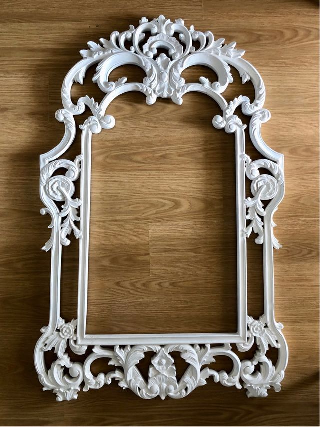 Marco de espejo blanco decorativo