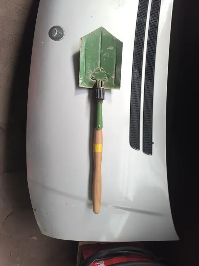 Pala militar plegable verde