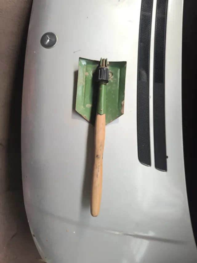 Pala militar plegable verde