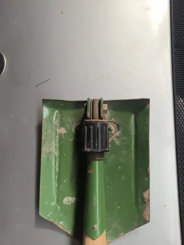 Pala militar plegable verde