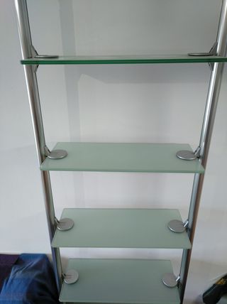 Estantería de cristal