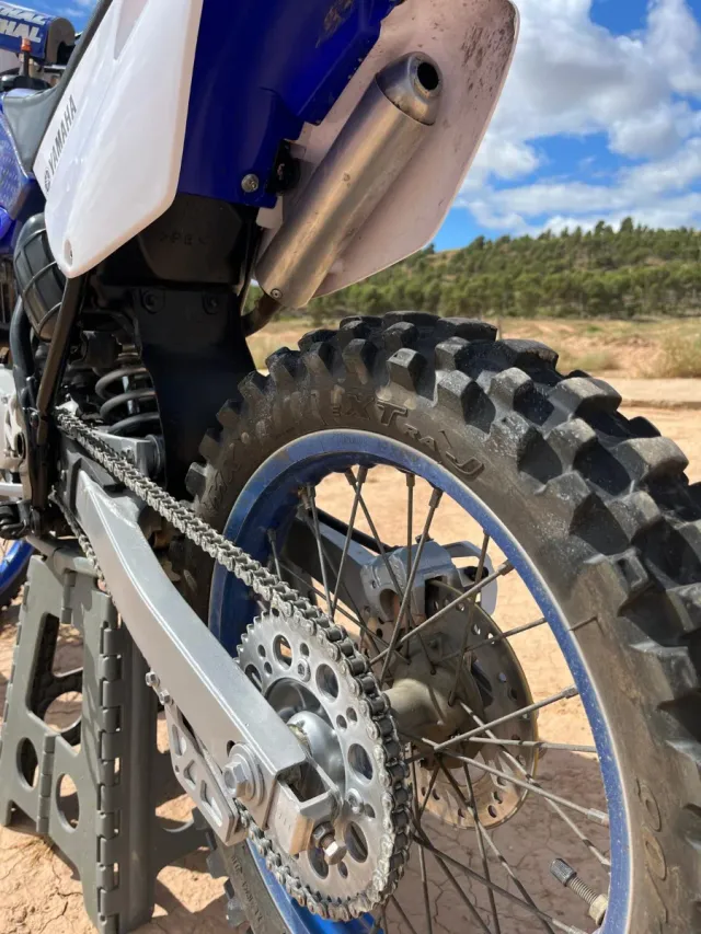 Moto Yamaha YZ 85 Azul y Blanca