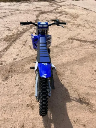 Moto Yamaha YZ 85 Azul y Blanca