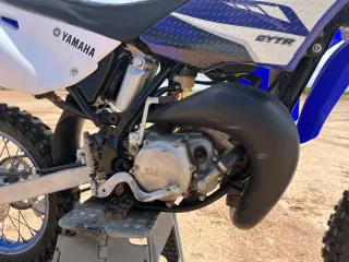 Moto Yamaha YZ 85 Azul y Blanca