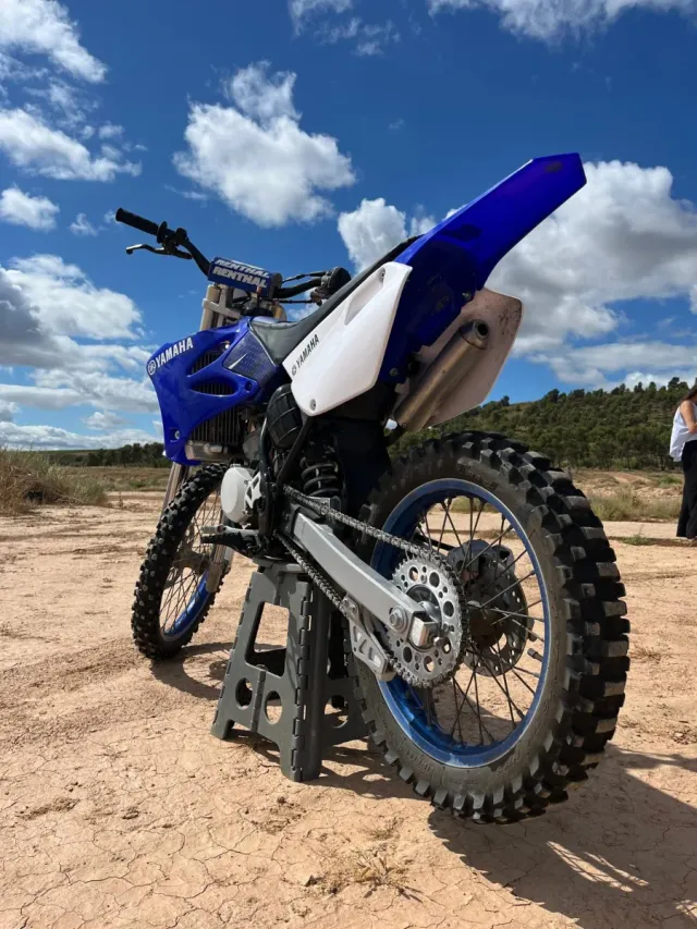 Moto Yamaha YZ 85 Azul y Blanca