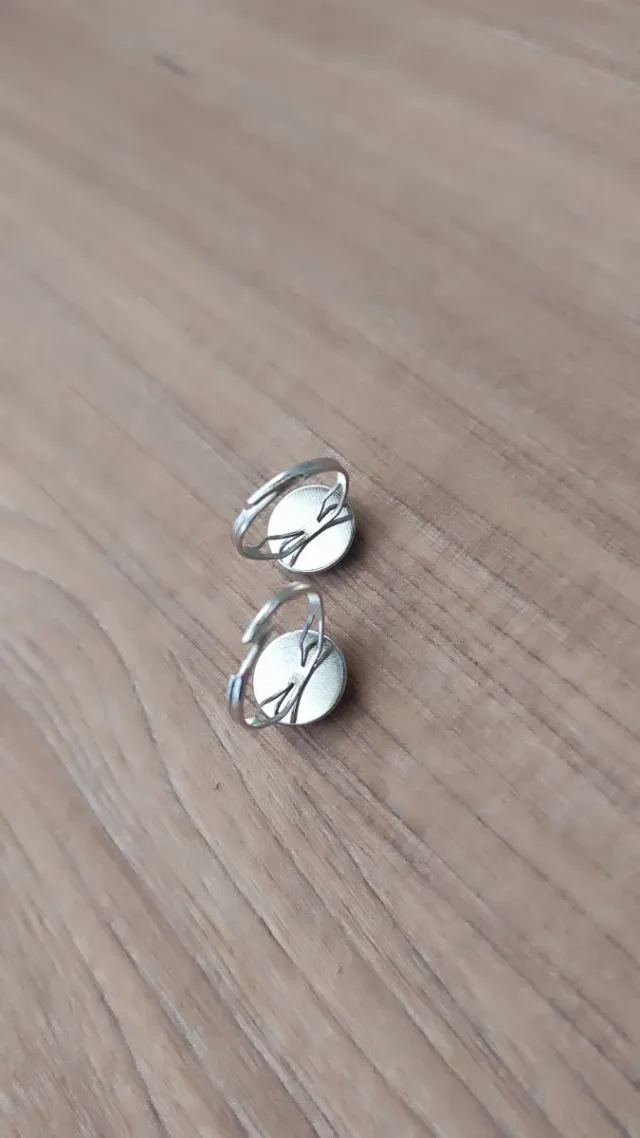 Anelli artigianali rossi con dettagli oro