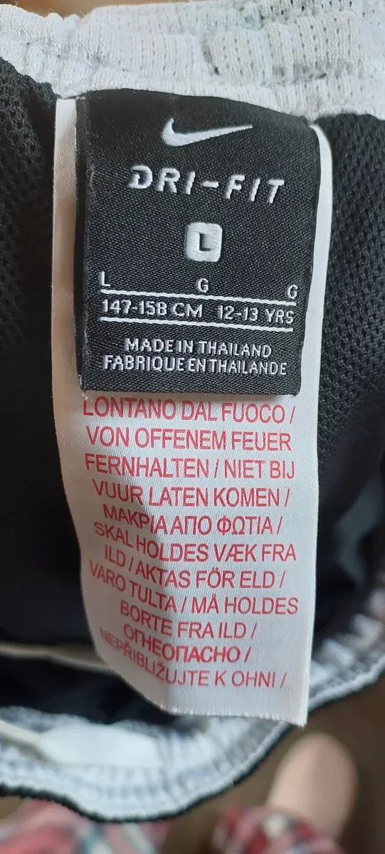 Pantalón deportivo Nike negro y blanco