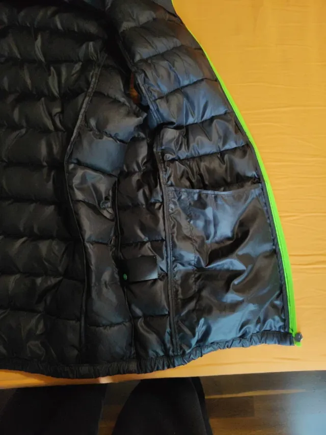 Chaleco acolchado hombre negro y verde