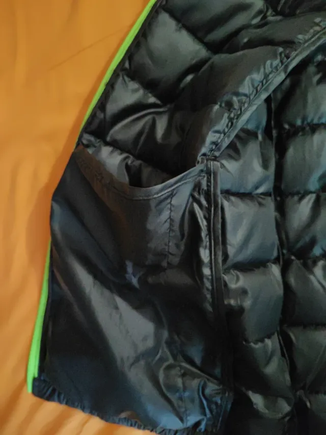 Chaleco acolchado hombre negro y verde