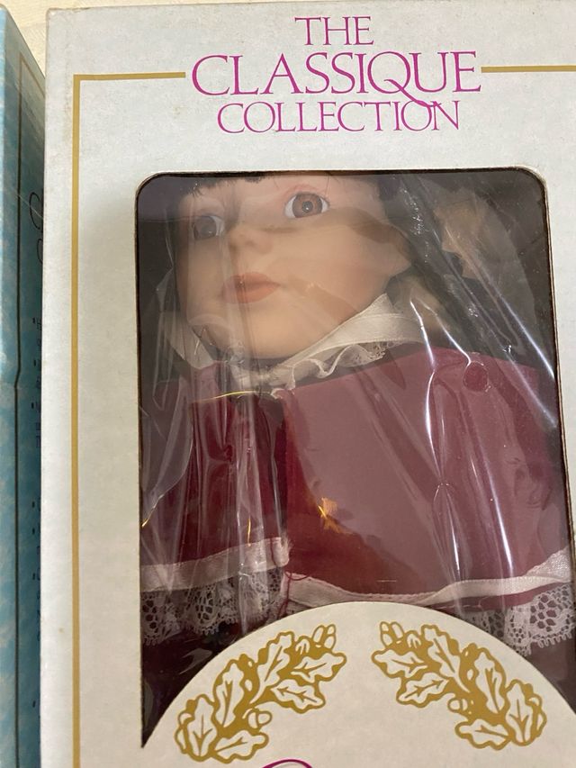 Muñeca de Porcelana Laura Colección Classique