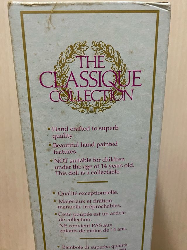 Muñeca de Porcelana Laura Colección Classique