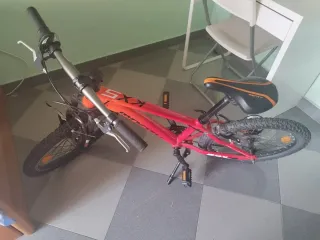 Bicicleta Infantil o juvenil Roja