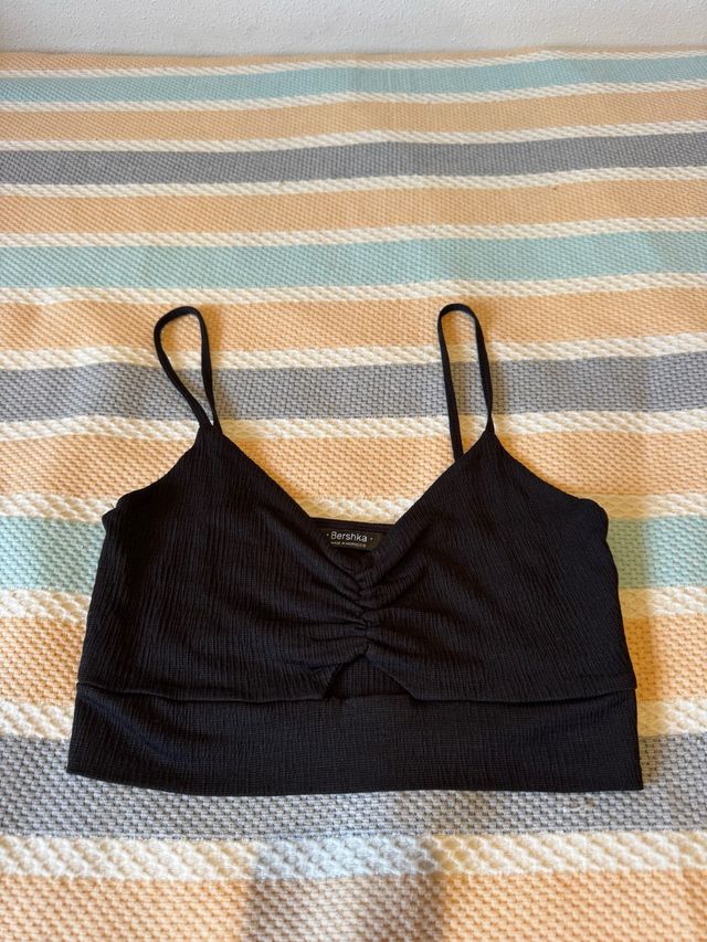 Top Bershka negro fruncido