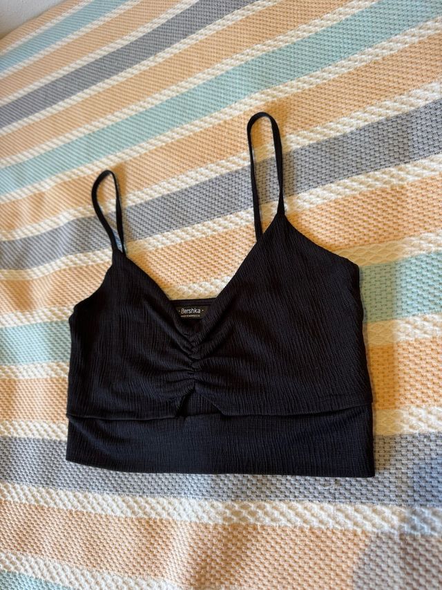 Top Bershka negro fruncido