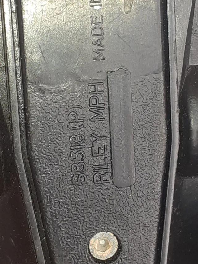 Coche clásico rosa y negro