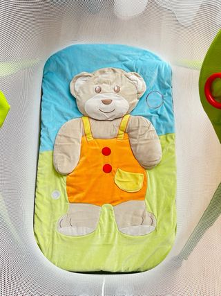 Parque infantil plegable con peluche