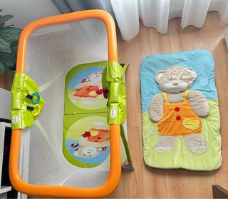 Parque infantil plegable con peluche