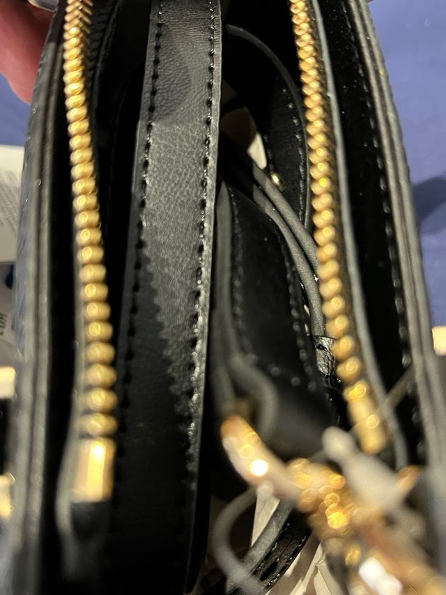 Bolso Tommy Hilfiger negro y dorado