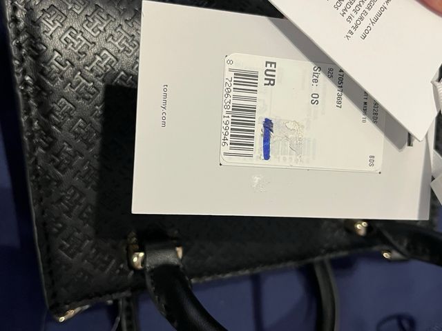 Bolso Tommy Hilfiger negro y dorado