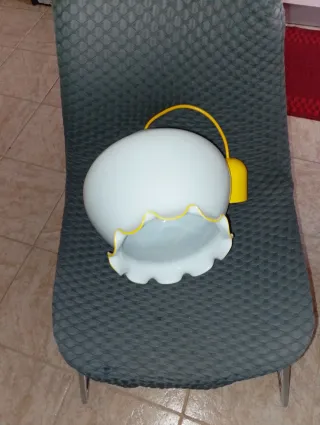 Lampadario vintage bianco e giallo