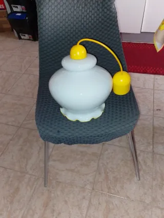 Lampadario vintage bianco e giallo